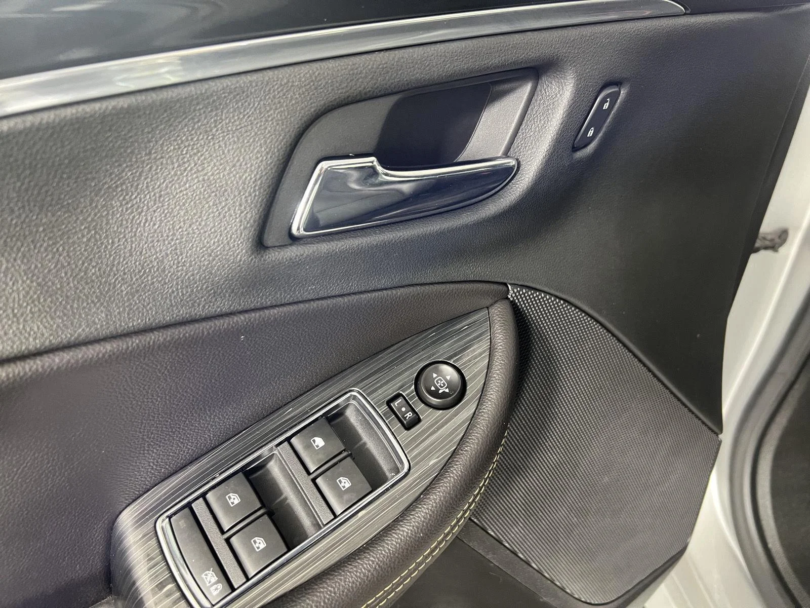 Used 2017 Silver Ice Metallic Chevrolet LT image 14