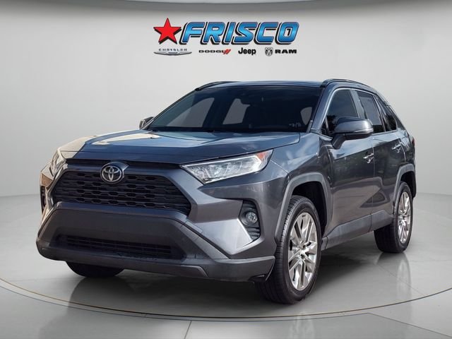Used 2019 Gray Toyota XLE Premium image 3