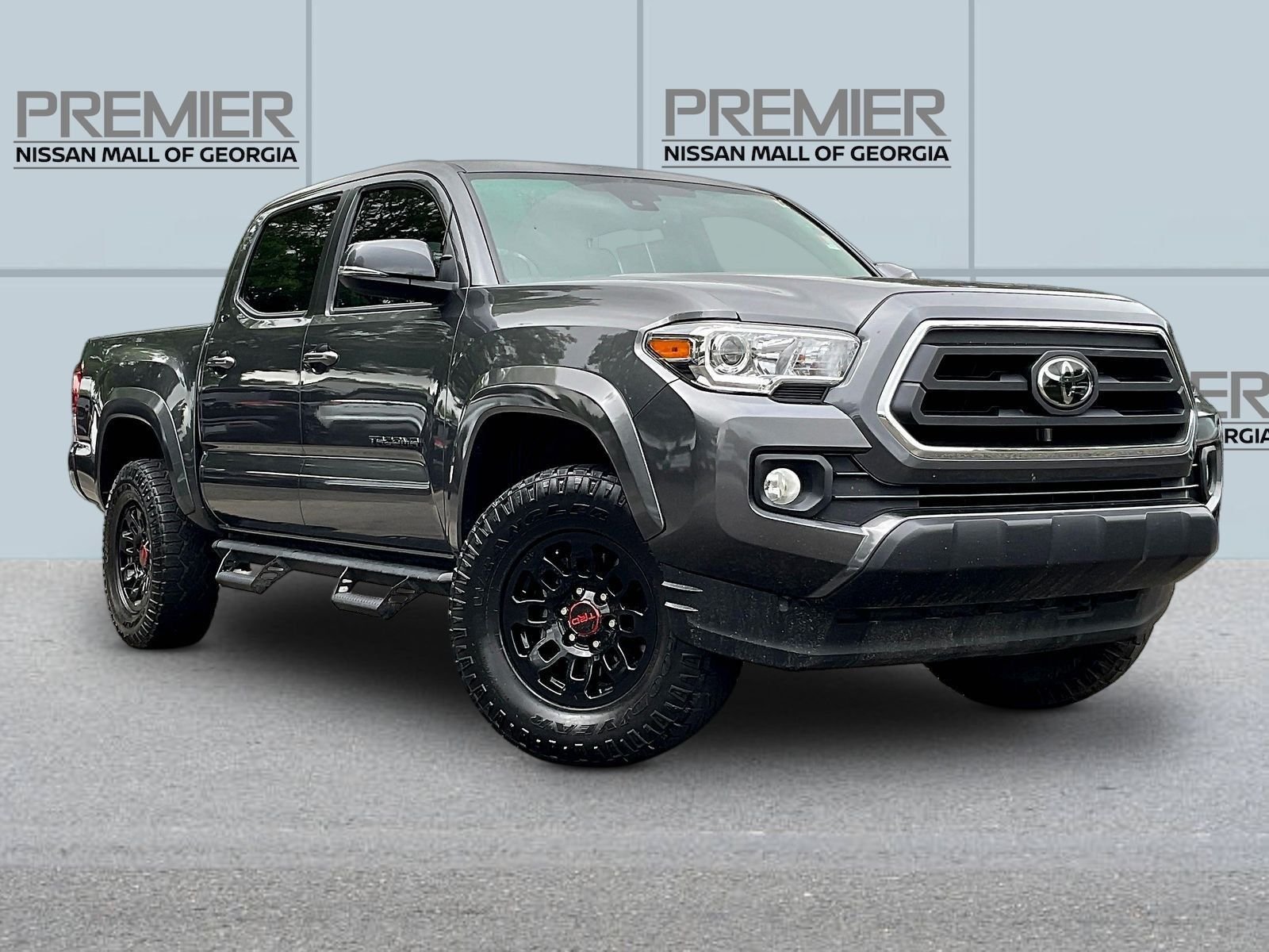 Used 2022 Gray Toyota SR5 image 3