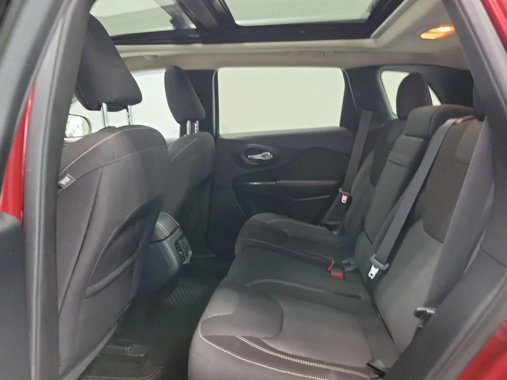 Used 2015 Red Jeep Latitude image 20