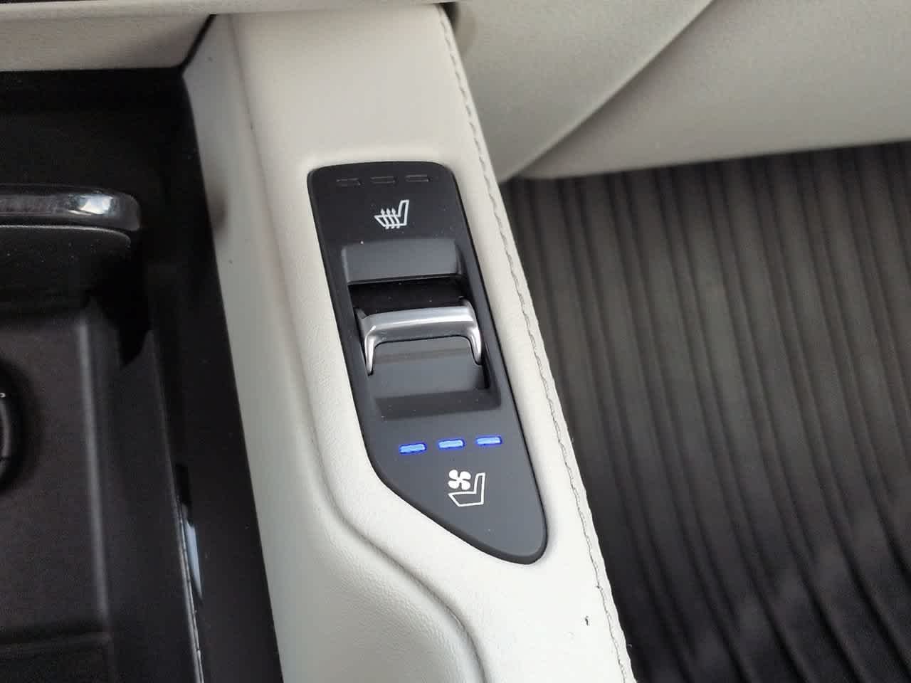 Used 2020 Green Kia EX image 24