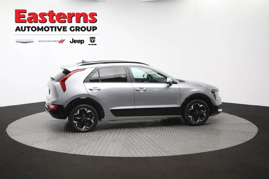 Used 2023 Gray Kia Wind image 45