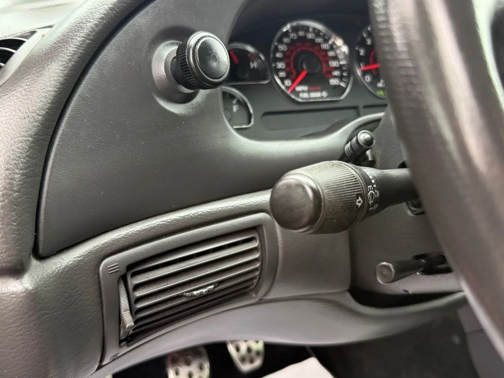 Used 2004 Red Ford GT image 17