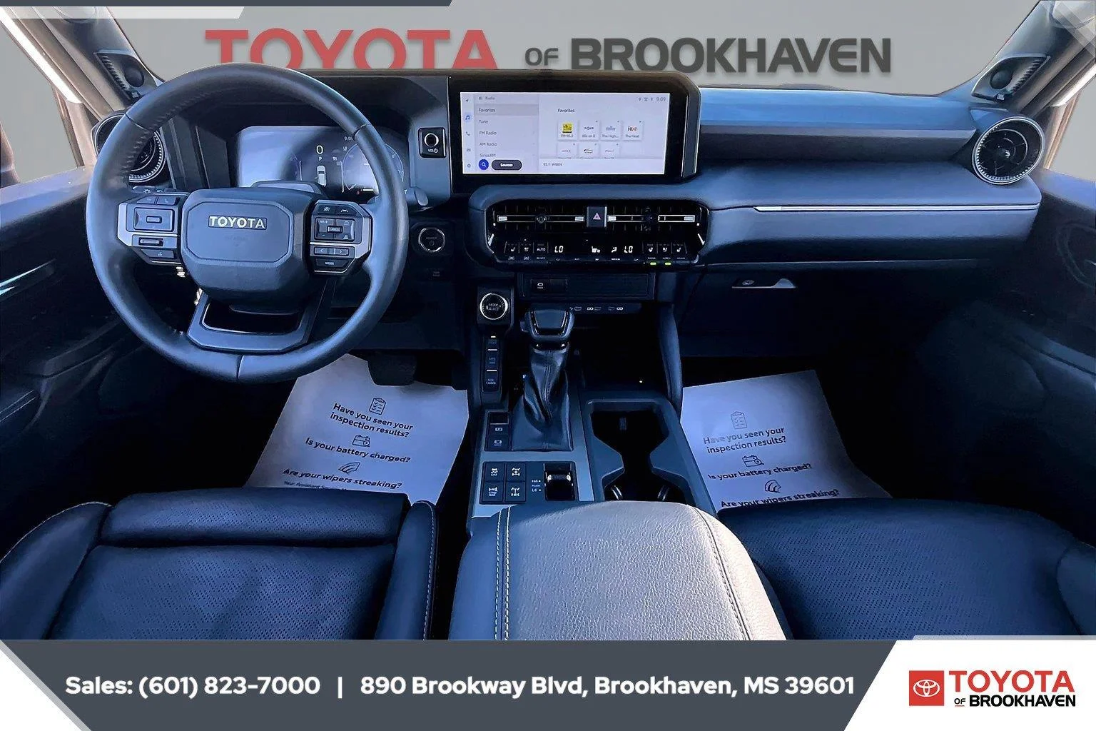 Used 2025 Wind Chill Pearl Toyota Base image 13