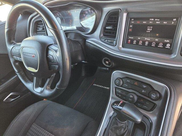 Used 2019 Pitch Black Clearcoat Dodge SXT image 28