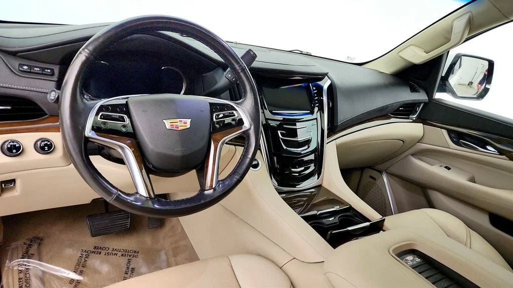 Used 2018 Crystal White Tricoat Cadillac 4WD 4dr Premium Luxury image 13