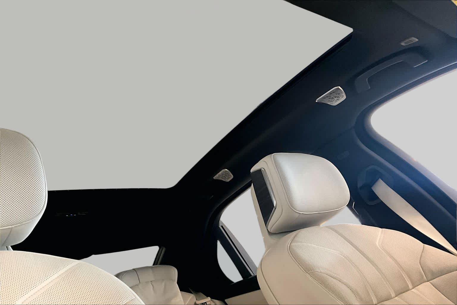 Used 2024 Sparkling Copper Metallic BMW xDrive60 image 13