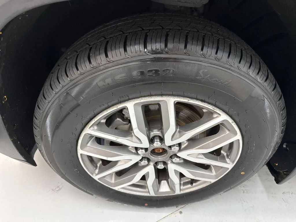 Used 2019 Ebony Twilight Metallic GMC SLE-2 image 32