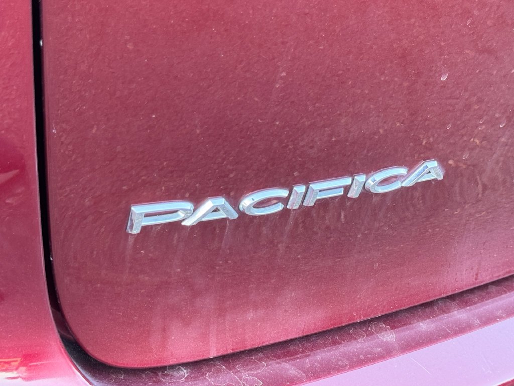 Used 2021 Red Chrysler Limited image 5