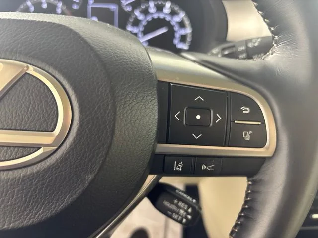 Used 2023 White Lexus GX 460 Premium image 13