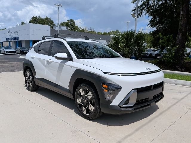 Used 2024 White Hyundai SEL image 2