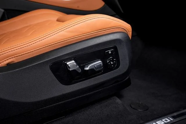 Used 2025 Black Sapphire Metallic BMW M60i image 57