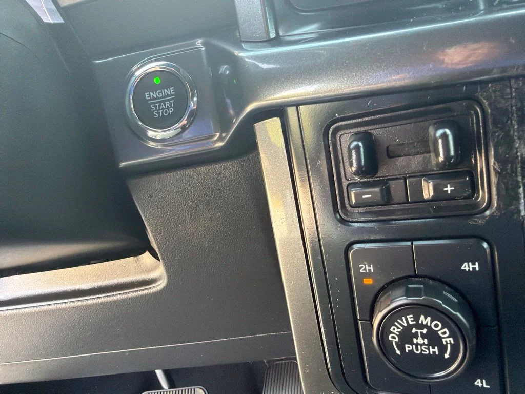 Used 2023 Oxford White Ford XLT image 17