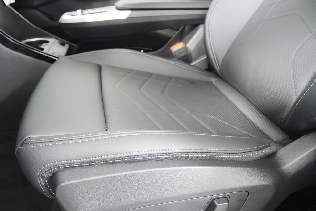 Used 2026 Alpine White BMW xDrive28i image 9