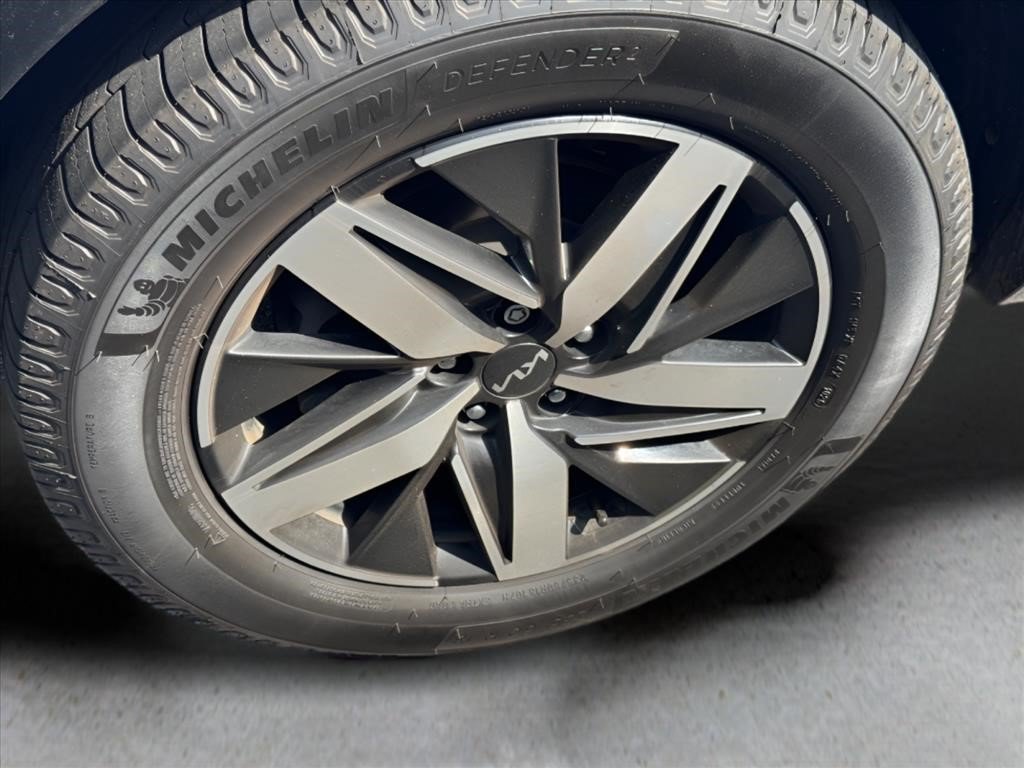 Used 2023 Glacial White Pearl Kia S image 14