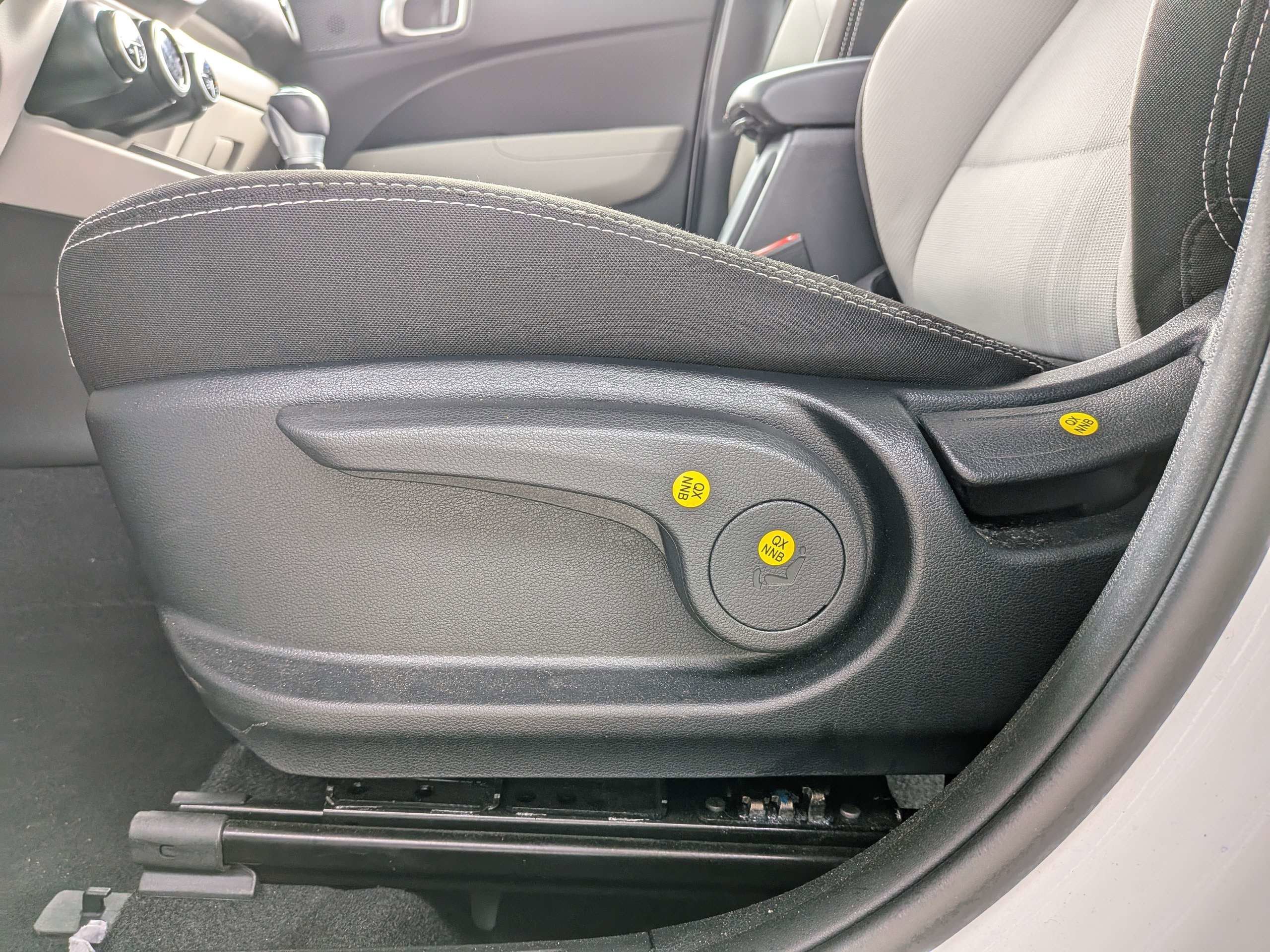 Used 2025 White Hyundai SEL image 15