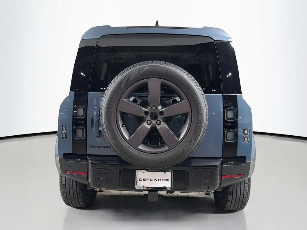 Used 2026 Tasman Blue Metallic Land Rover S image 6