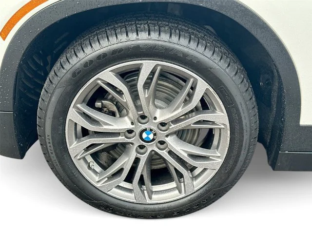 Used 2019 Alpine White BMW sDrive28i image 24