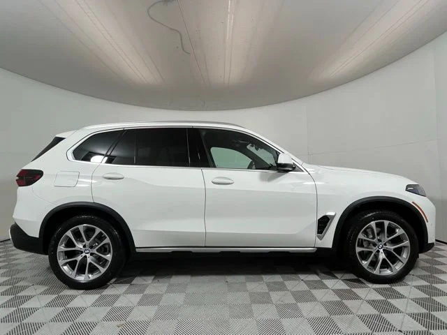 Used 2026 Alpine White BMW xDrive40i image 8