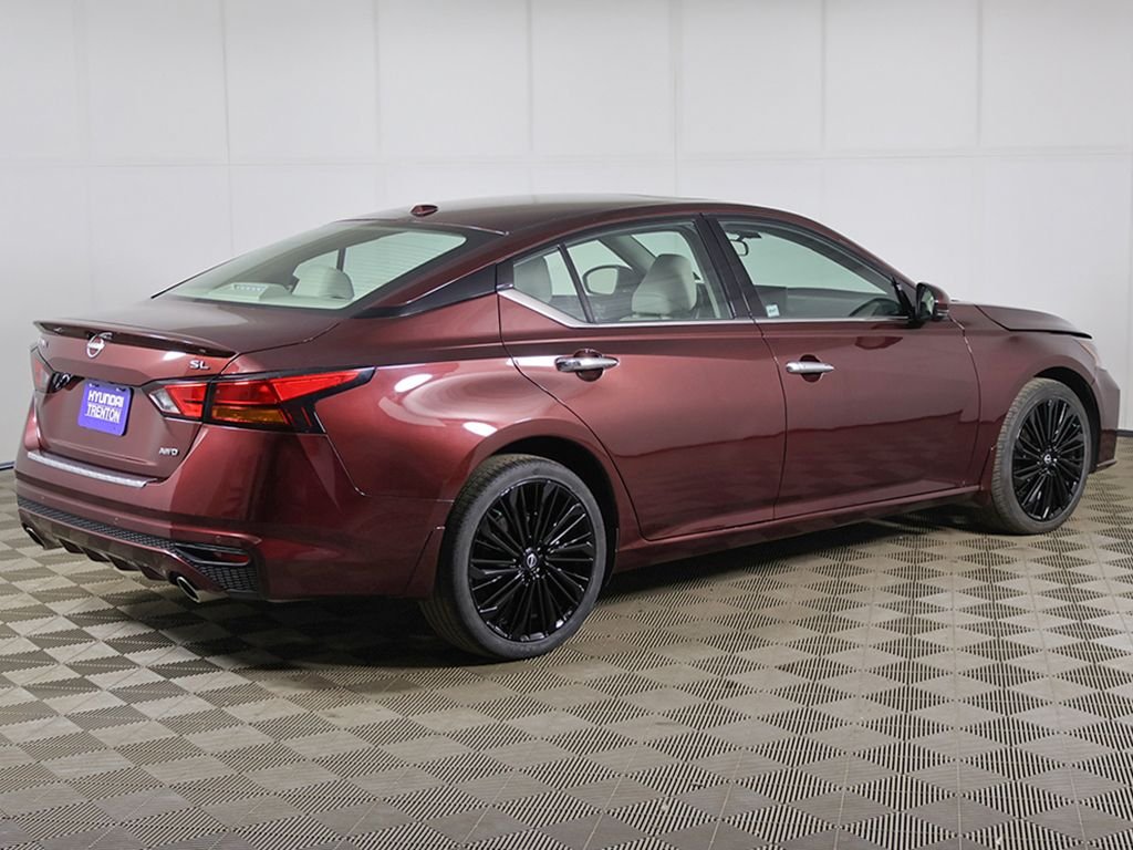 Used 2023 Red Nissan 2.5 SL image 11