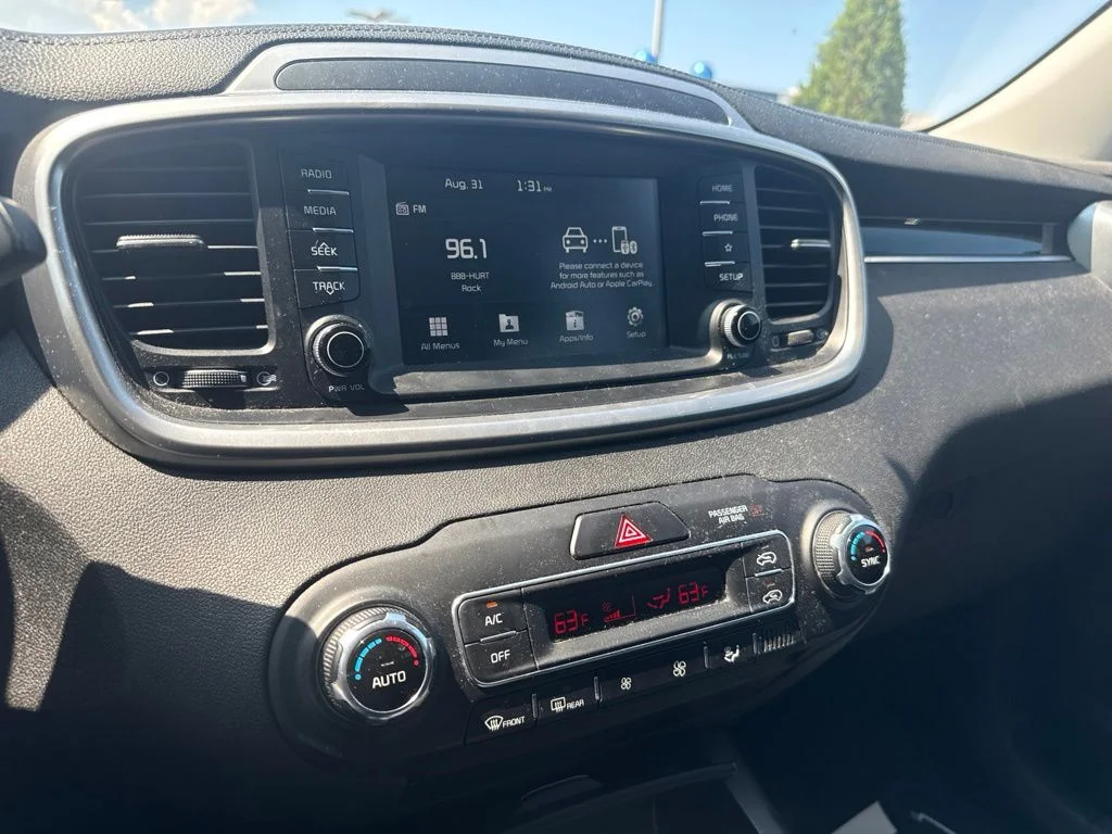 Used 2019 White Kia LX image 11