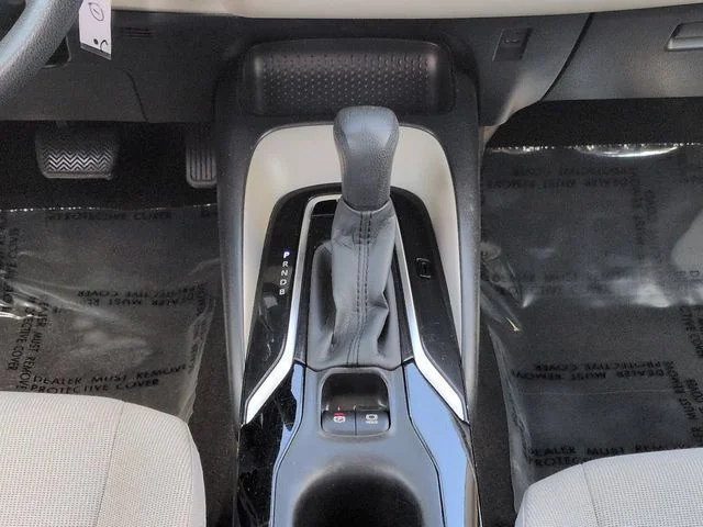 Used 2021  Toyota LE image 18
