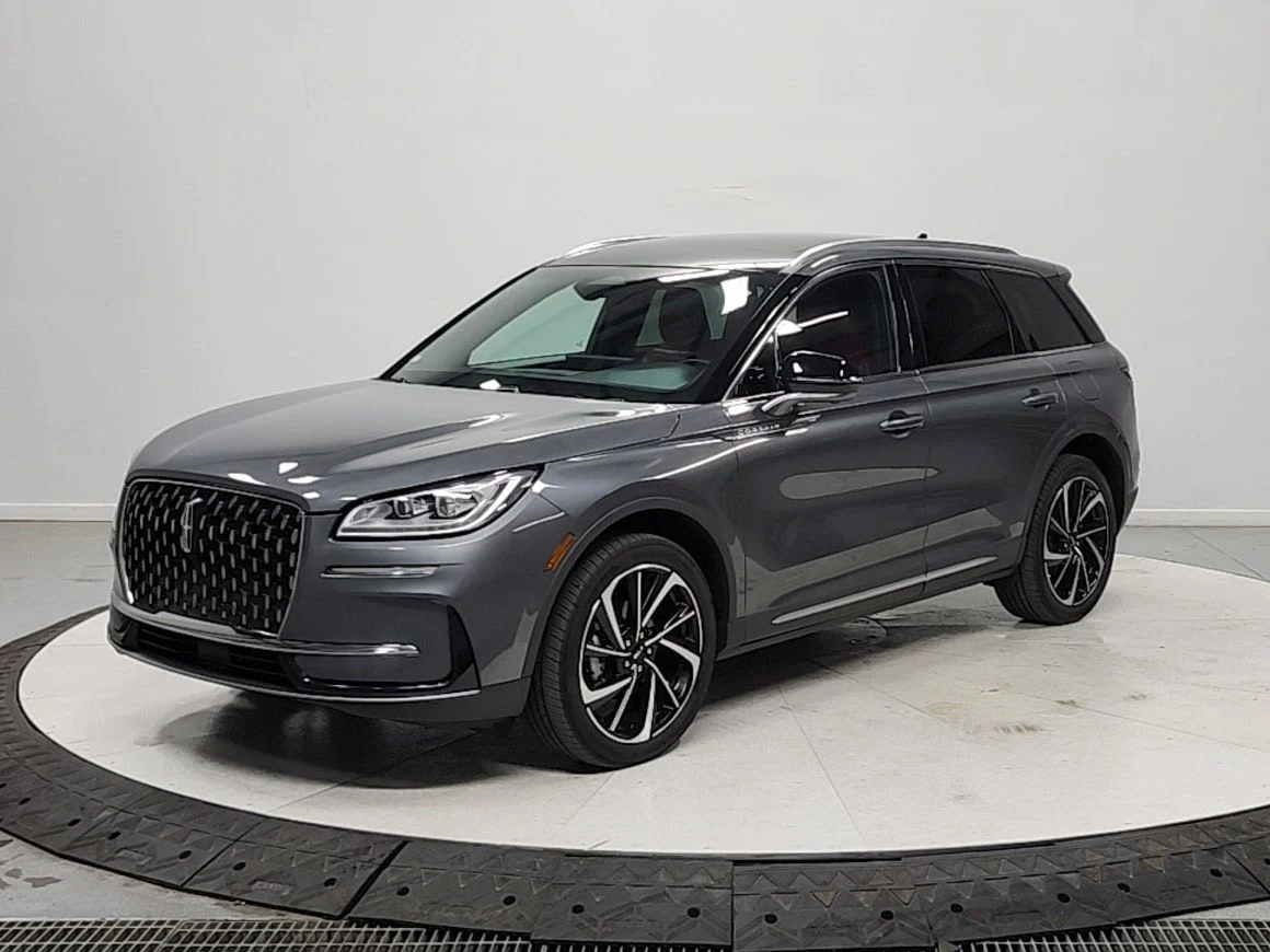 Used 2023 Gray Lincoln Reserve image 3