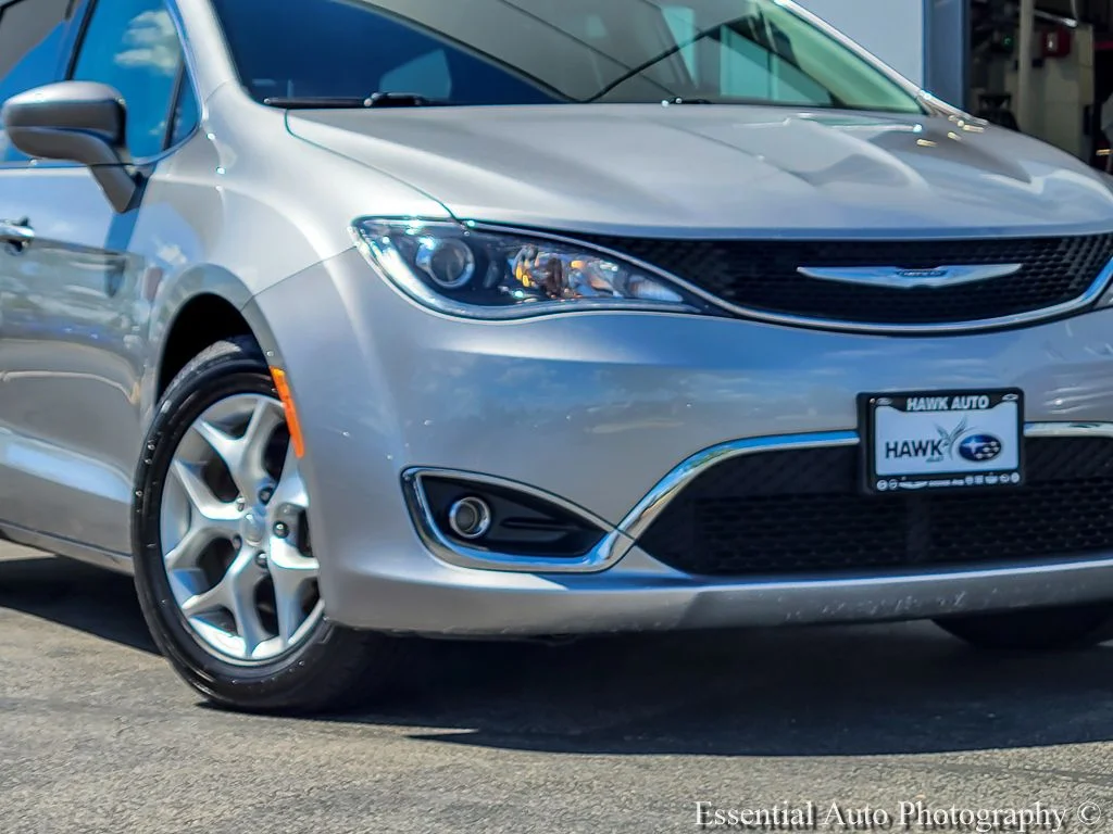 Used 2018 Chrysler Pacifica Touring Plus with VIN 2C4RC1FG3JR125736 for sale in Forest Park, IL