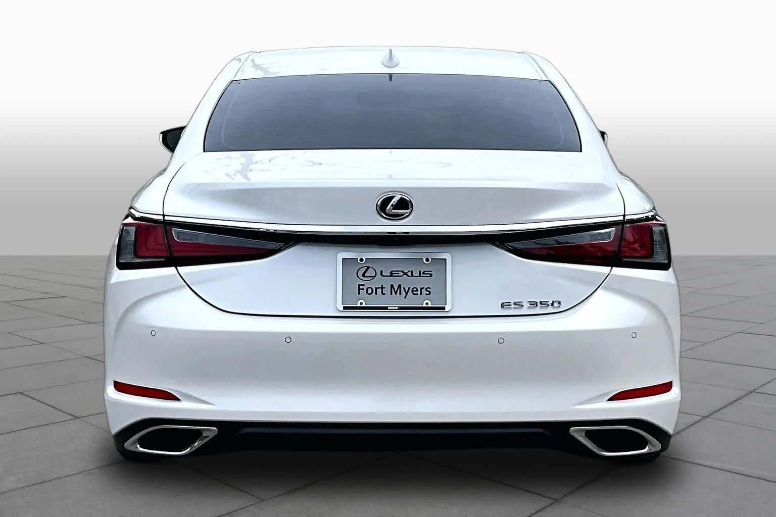 Used 2025 Eminent White Pearl Lexus  image 5