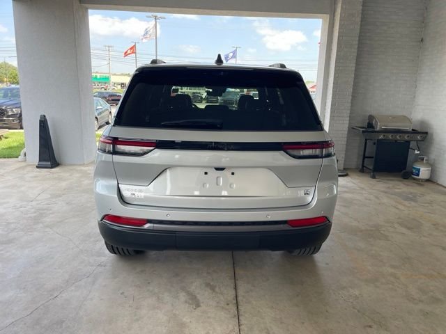 New 2026 Silver Zynith Exterior Paint Jeep 85th Anniversary Edition image 4