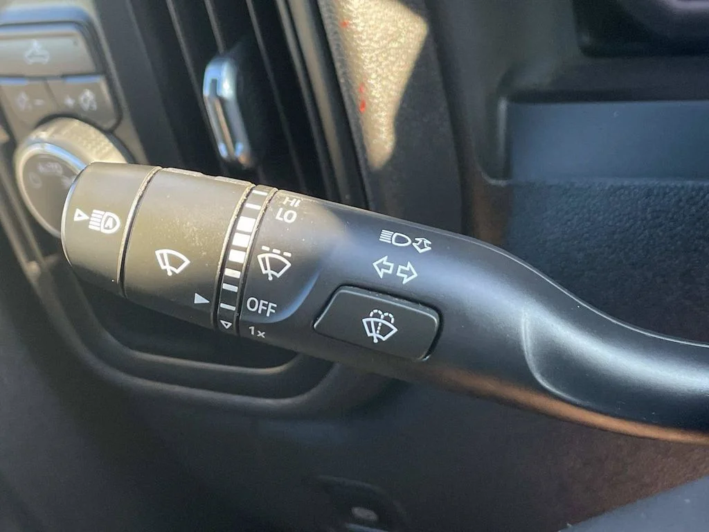 Used 2022 White Chevrolet Custom image 30