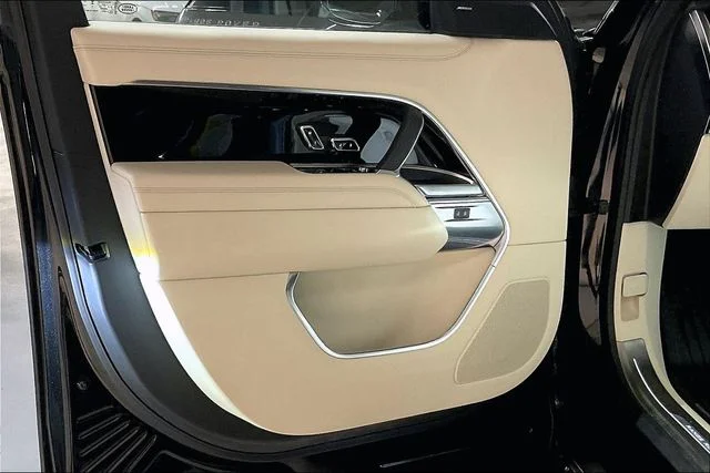 2023 Land Rover Range Rover SE - Photo 25