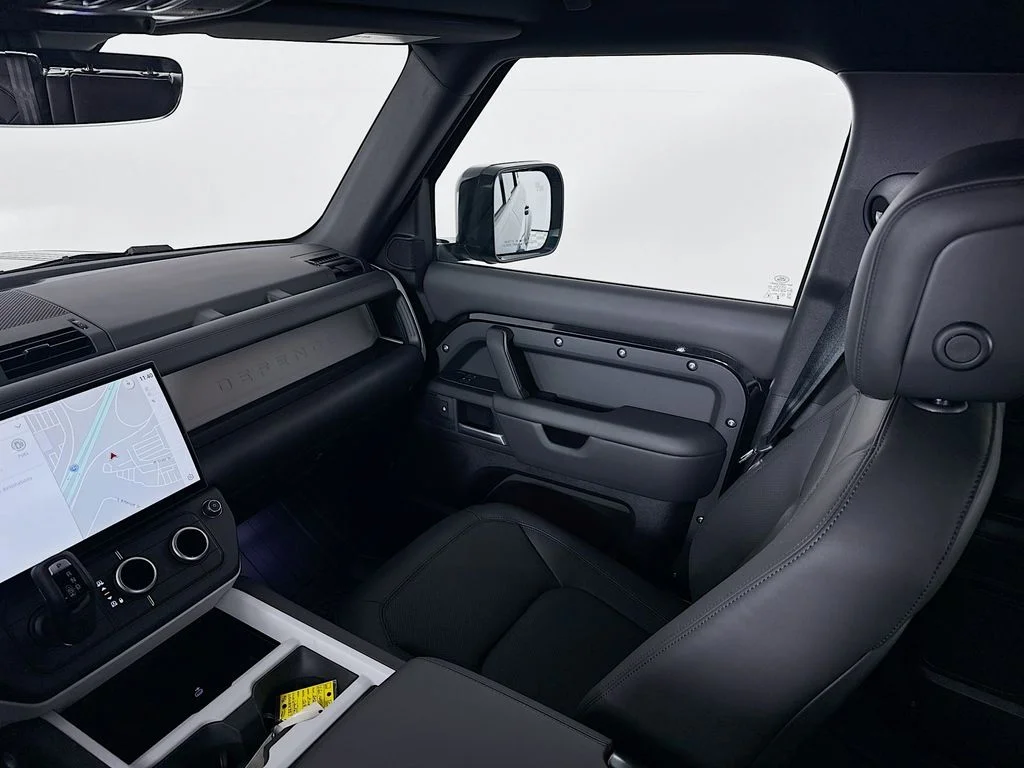 New 2026 Santorini Black Metallic Land Rover X-Dynamic SE image 23