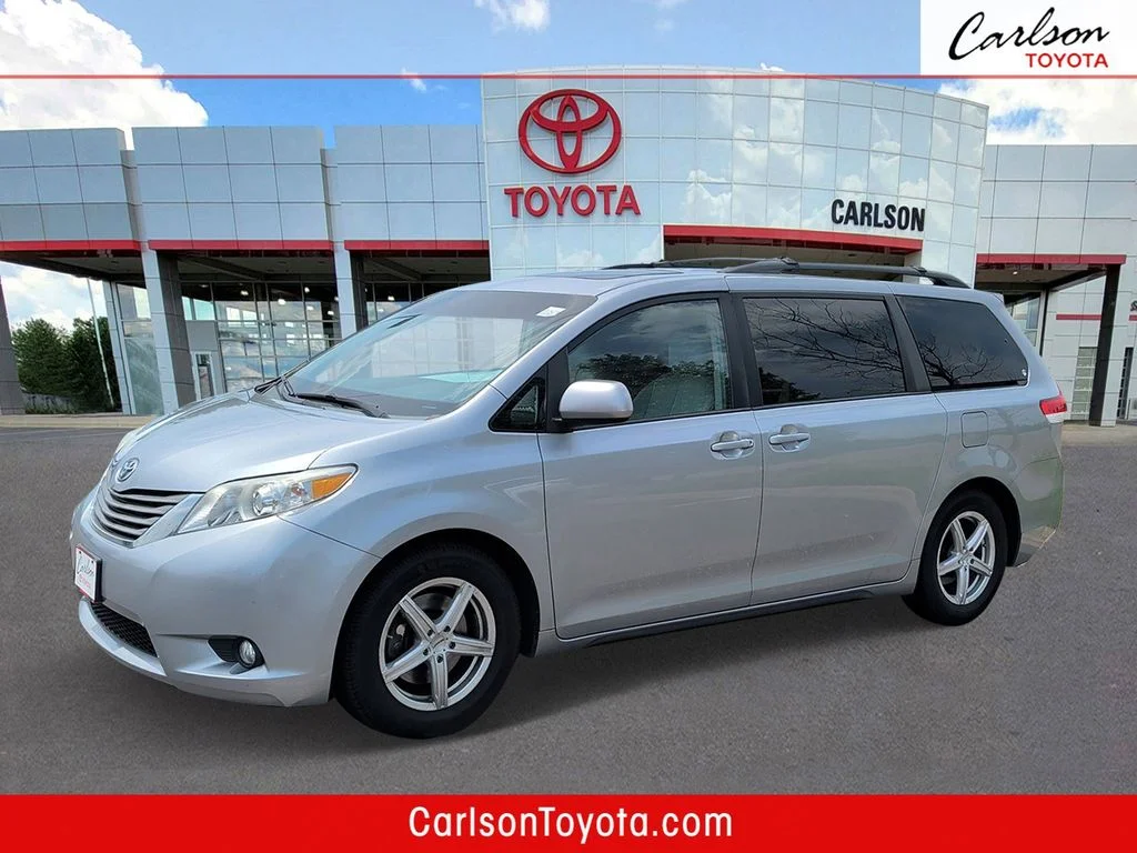 2012 Toyota Sienna XLE V6 7-Passenger Access Seat's photo