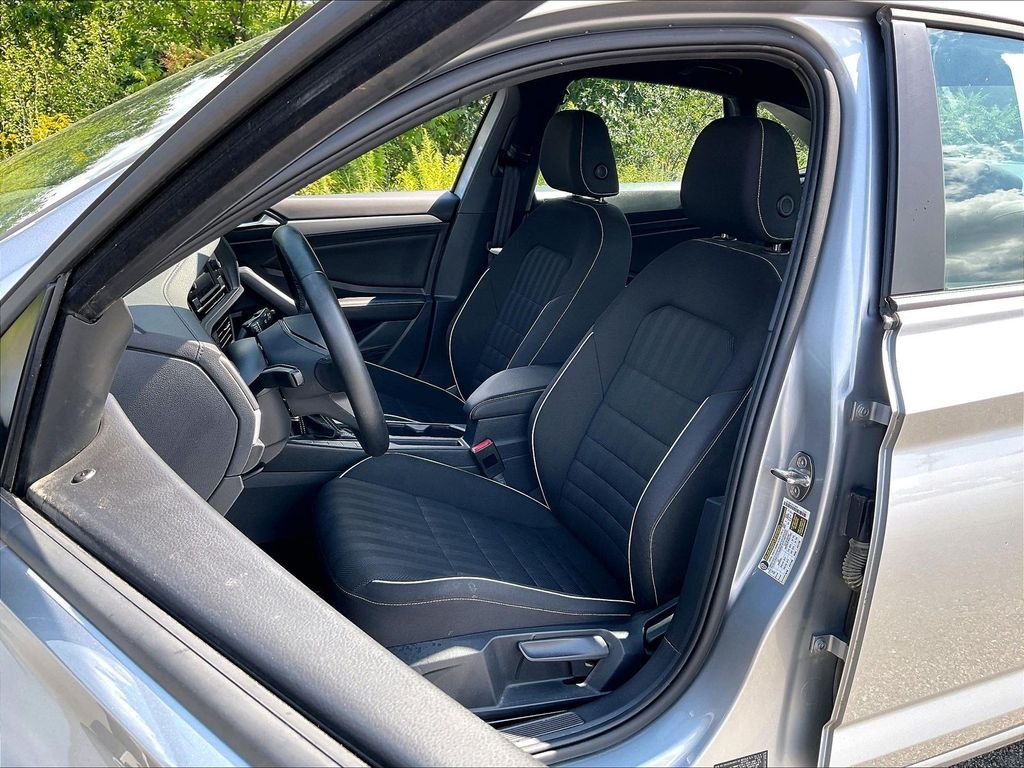 Used 2023 Pyrite Silver Metallic Volkswagen 1.5T Sport image 9