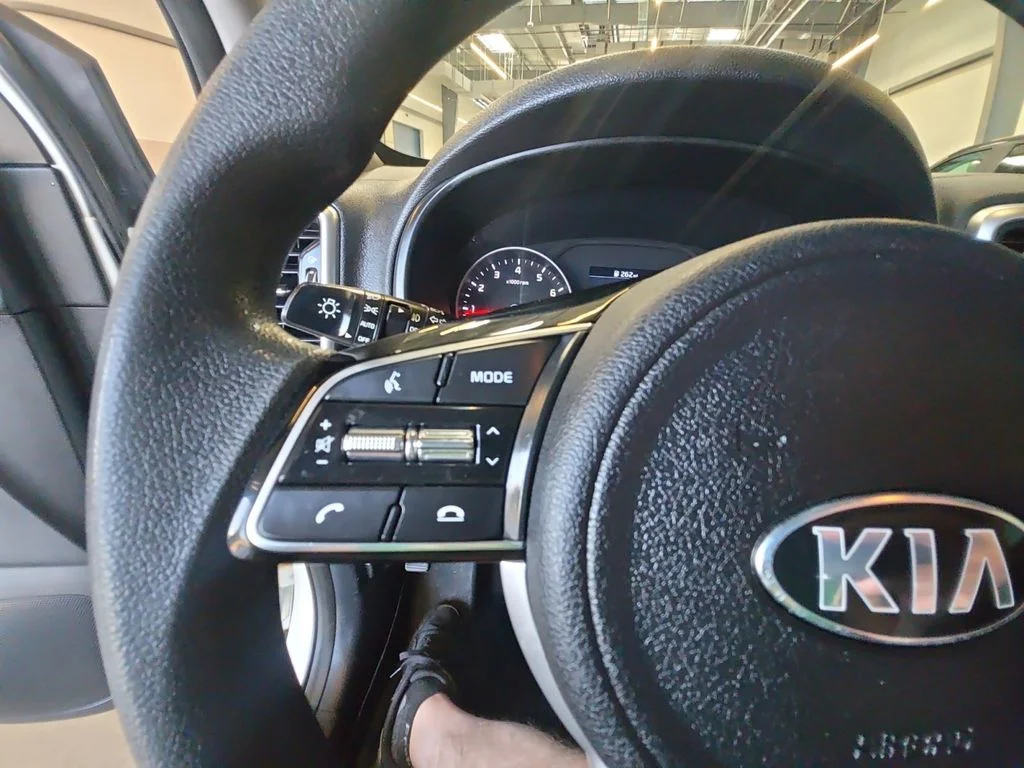 Used 2021 White Kia LX image 20
