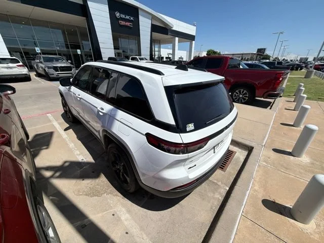 Used 2023 White Jeep Altitude image 7