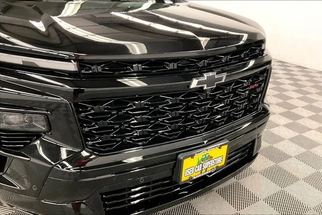 Used 2025 Mosaic Black Metallic Chevrolet RS image 35