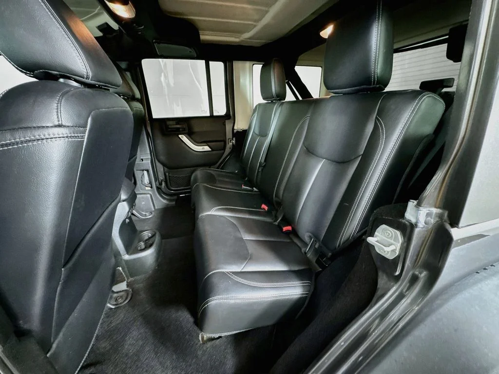 Used 2017 Gray Jeep Unlimited Rubicon image 27