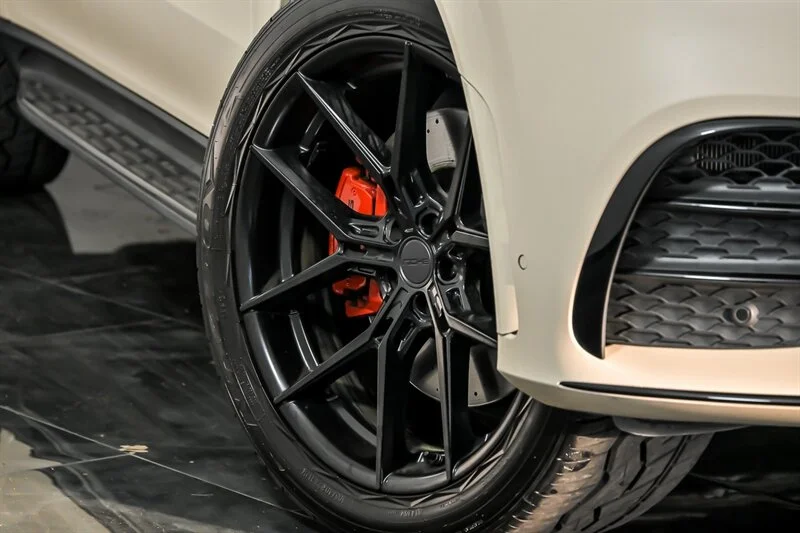 Used 2023 CREAM Mercedes-Benz AMG® GLE 53 image 3