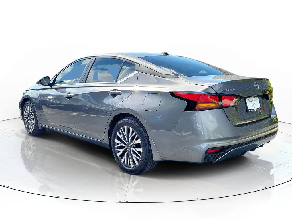 New 2026 Gray Nissan 2.5 SV image 5