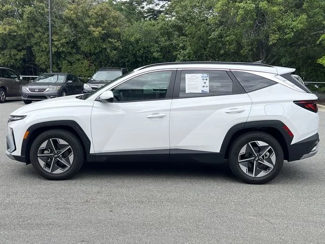 Used 2025 White Hyundai SEL image 10