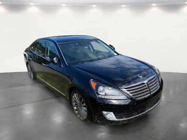 Used 2015 Black Hyundai Signature image 9