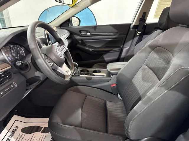 Used 2025 White Nissan 2.5 SV image 16
