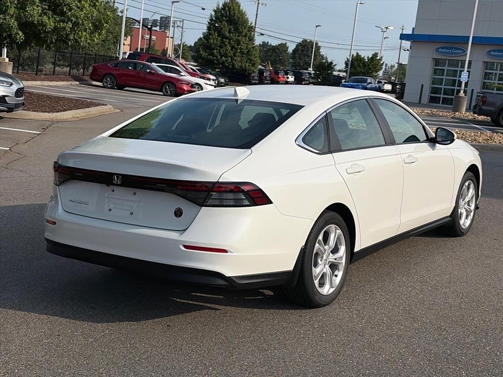 New 2026 Platinum White Pearl Honda LX image 4