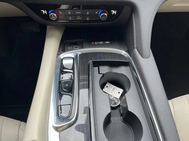 Used 2022 White Frost Tricoat Buick Essence image 34