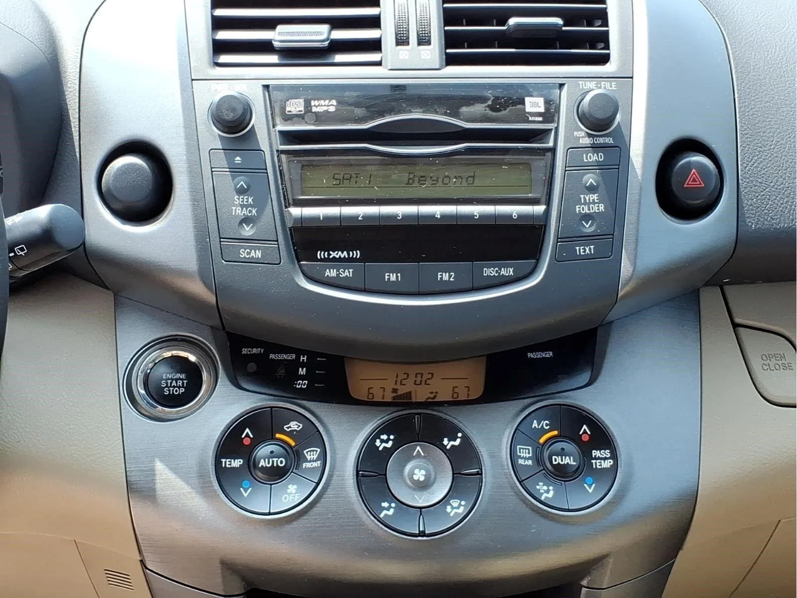 Used 2010 Blizzard Pearl Toyota Limited image 13