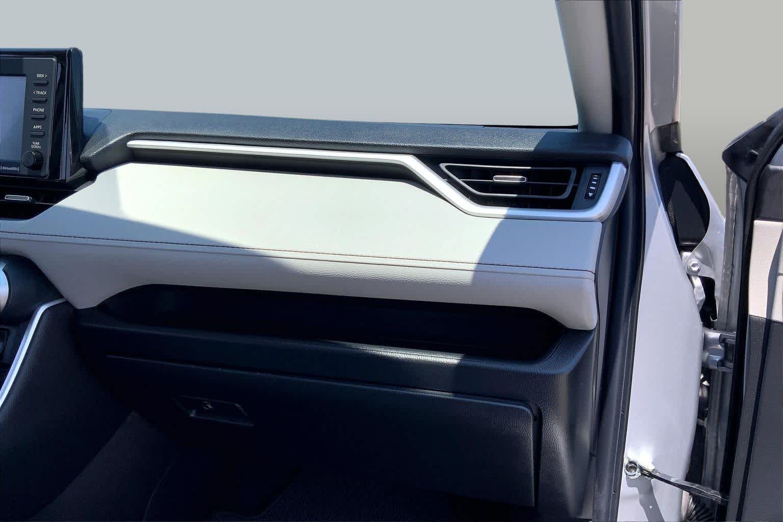 Used 2022 Silver Sky Metallic Toyota XLE Premium image 18