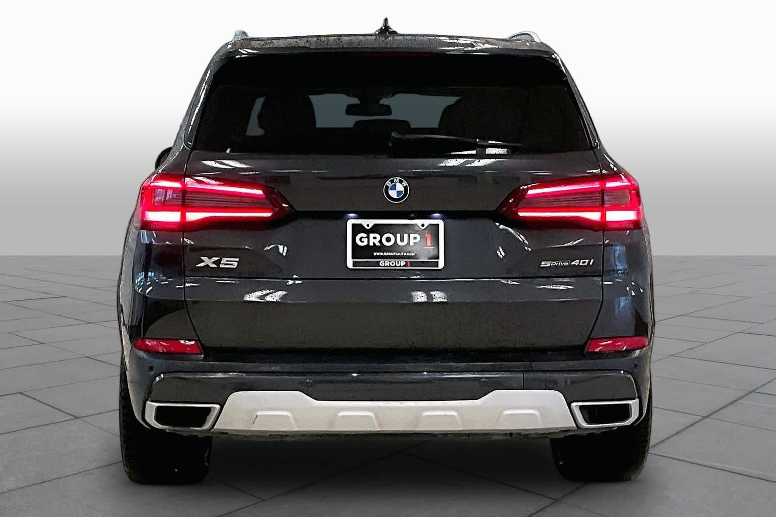 Used 2022 Dark Graphite Metallic BMW sDrive40i image 4