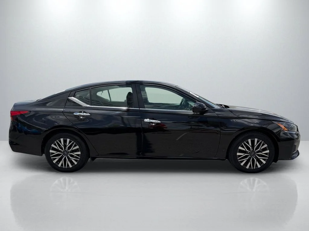 2023 Nissan Altima SV - Photo 4